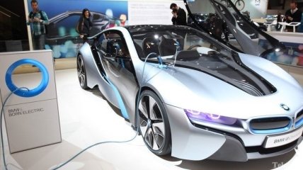 Журналисты раздобыли изображения гибридного суперкара BMW