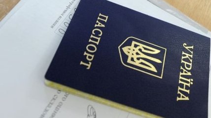 Вынужденные переселенцы из Донбасса и Крыма получают новые паспорта