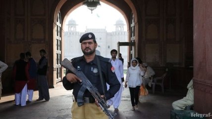 В Пакистане смертник подорвался в мечети, есть погибшие и раненые
