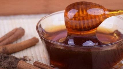 Невероятно полезно: почему стоит есть мед с корицей ежедневно