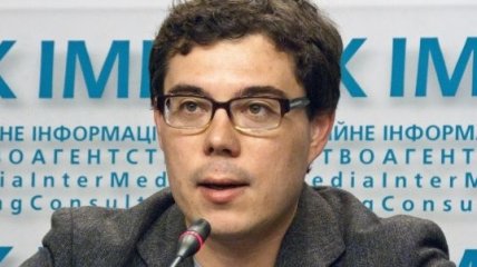 Эксперт: Азаров останется премьером, но на 1 год