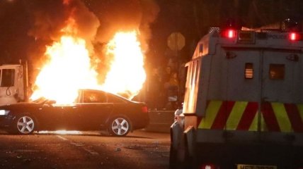 В Северной Ирландии вспыхнули массовые беспорядки: погибла журналистка 