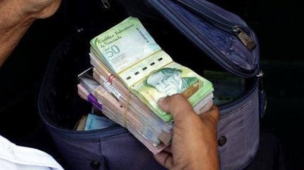 За год инфляция в Венесуэле выросла на 6000%