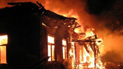 В Харьковской области три человека погибли при пожаре в частном доме 