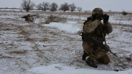 На Донбассе автомобиль ВСУ попал под обстрел боевиков, один боец погиб 
