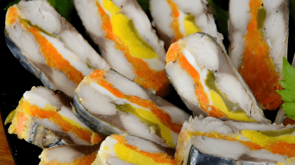 Рулет зі скумбрії: смачна закуска з риби на Новий рік (відео)