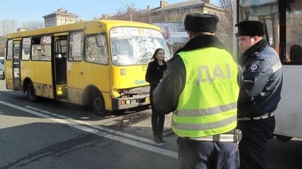 В Киеве столкнулись 2 маршрутки, есть пострадавшие