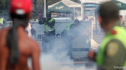 Нацгвардия Венесуэлы открыла огонь, разгоняя протестующих на границе с Колумбией