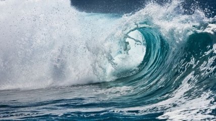 Ученые рассказали, что вызывает опаснейшие гигантские волны в океане