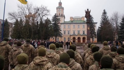 На Львовщине встретили бойцов, которые вернулись из зоны боевых действий