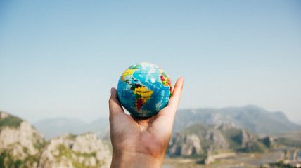 "Мандрівникам належить світ!": конкурс від Освітнього проєкту "На Урок" до Всесвітнього дня туризму