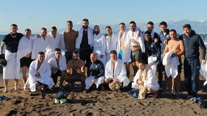 Кто в проруби, кто в теплых морях: как украинские спортсмены встречали Крещение
