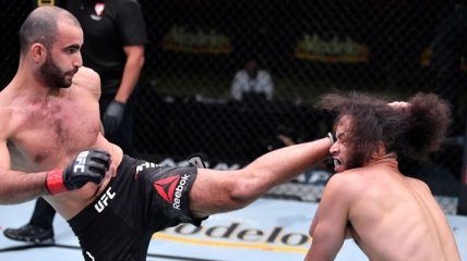 Грузинский боец UFC вырубил соперника жесточайшим хай-киком в голову (видео)