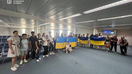 Одна з перших: Україна евакуювала своїх громадян із Лівану (фото)