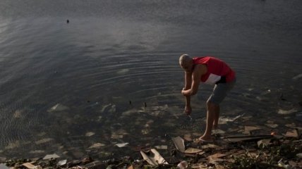 Поразительные снимки загрязненения воды в Рио-де-Жанейро (Фото)