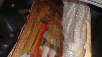 Икону Святого Михаила, датированную XIX в., пытались перевезти 