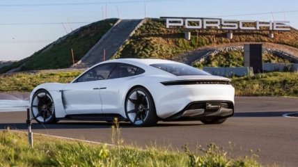 Эксклюзивный контент: как создается электрокар Porsche Taycan Turbo (Видео)