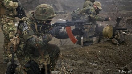 В Трехизбенке идет бой между украинскими военными и боевиками