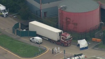 В Британии задержали водителя грузовика с 39 трупами на борту
