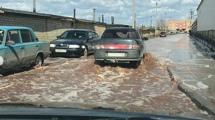 В России на улицах текут реки сока из-за аварии на заводе Pepsi