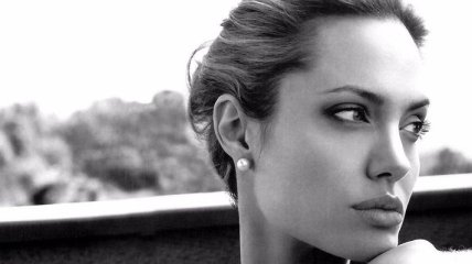 Анджелина Джоли выбирает между ролями Малефисенты и Екатерины II