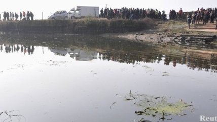 В Китае автобус с детьми упал в озеро - 11 погибших