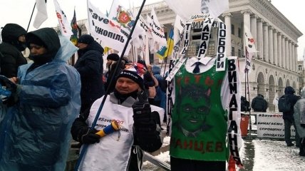 На Майдане новый протест: предприниматели собрались митинговать под КСУ и посольством США в Киеве (фото, видео)