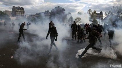 Протесты во Франции: Парижская полиция применила слезоточивый газ