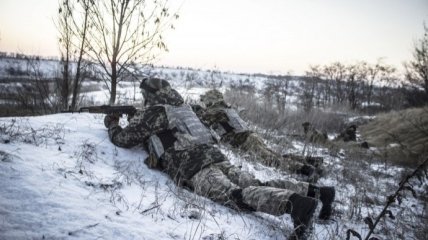 Украинские военные выполняют задания в разных боевых зонах