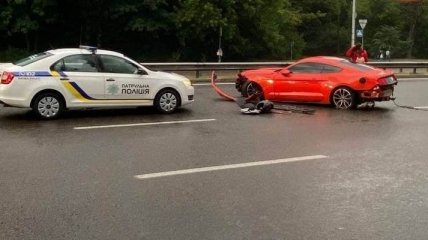 Отметил юбилей: киевлянин вдрызг разбил арендованный спорткар на мокром асфальте (фото)