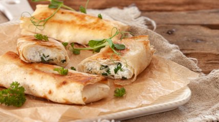 Завтрак с яйцами и лавашом