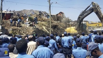 В Эфиопии в результате оползня на свалке погибли 113 человек
