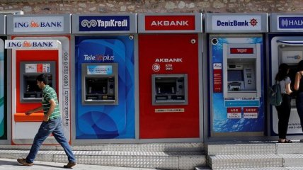 Подвійний "удар у спину": банки Туреччини та Китаю відмовляються працювати з російськими