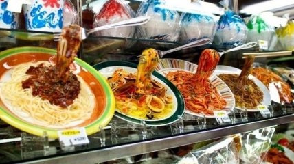 Невероятно реалистичные муляжи блюд в японском ресторане (Фото)