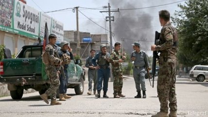 Стрельба и взрывы: Боевики атаковали медцентр в Афганистане