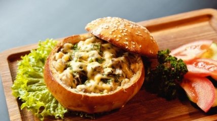 Рецепт дня: жюльен с курицей и грибами