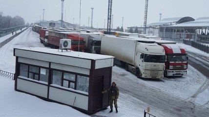 Ситуация на границе с РФ: пропуск грузовиков возобновили 