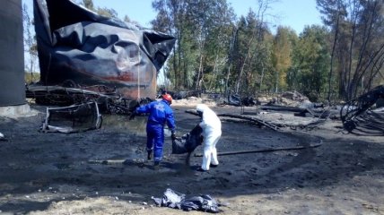 Спасатели ликвидировали прорыв трубопровода на нефтебазе под Киевом