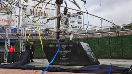 В США установили памятник Бекхэму (Видео)