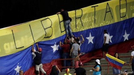 СМИ: США призывают венесуэльских военных отказаться от поддержки Мадуро 