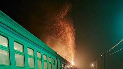"Дизель накрылся": в сети показали видео пожара в поезде Укрзалізниці