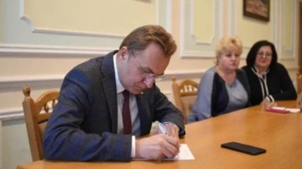 Залог в 50 миллионов или поруки: суд избирает меру пресечения мэру Львова Садовому