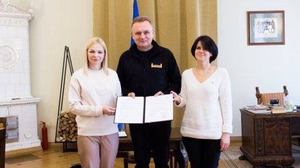 Совместно будут помогать семьям погибших: мэр Львова Садовой подписал меморандум по ОО "Мрия детей Украины"