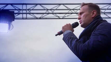 Навальный летит на лечение в Берлин