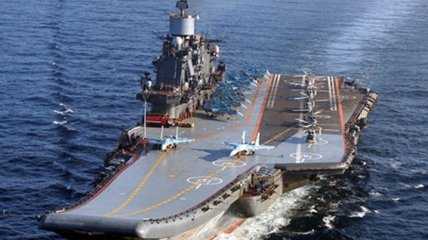 Пожар на авианосце "Адмирал Кузнецов" потушили спустя сутки