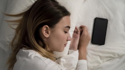 Ночной отдых якобы продлевает смартфону жизнь