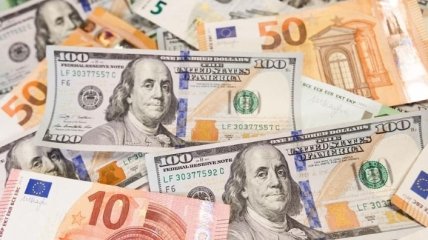 Сдерживание колебаний курса гривни: НБУ уменьшил валютные интервенции 