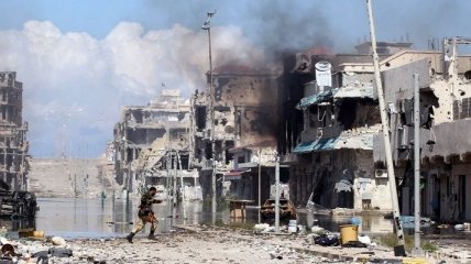 Ливийские войска наступают на оккупированный "ИГ" город Сирт