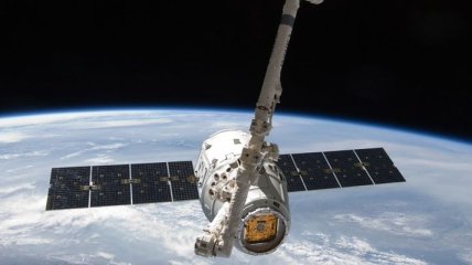 Космический аппарат Dragon отстыковался от МКС