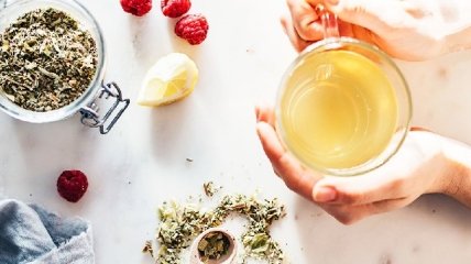 Чем полезен чай из листьев малины для женского здоровья